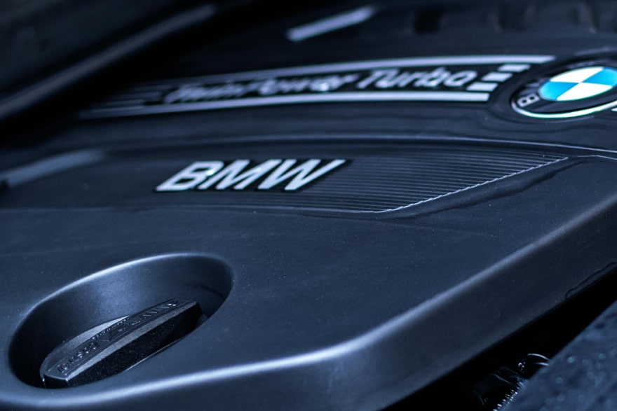 High-performance vehicle for synthetic oil