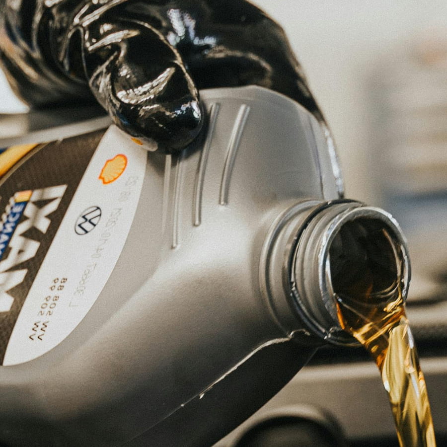 Pouring oil in engine